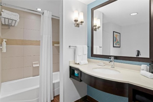 Hilton Garden Inn Chicago Downtown Riverwalk - image 5