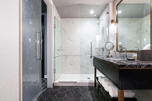 LondonHouse Chicago Curio Collection by Hilton - image 4
