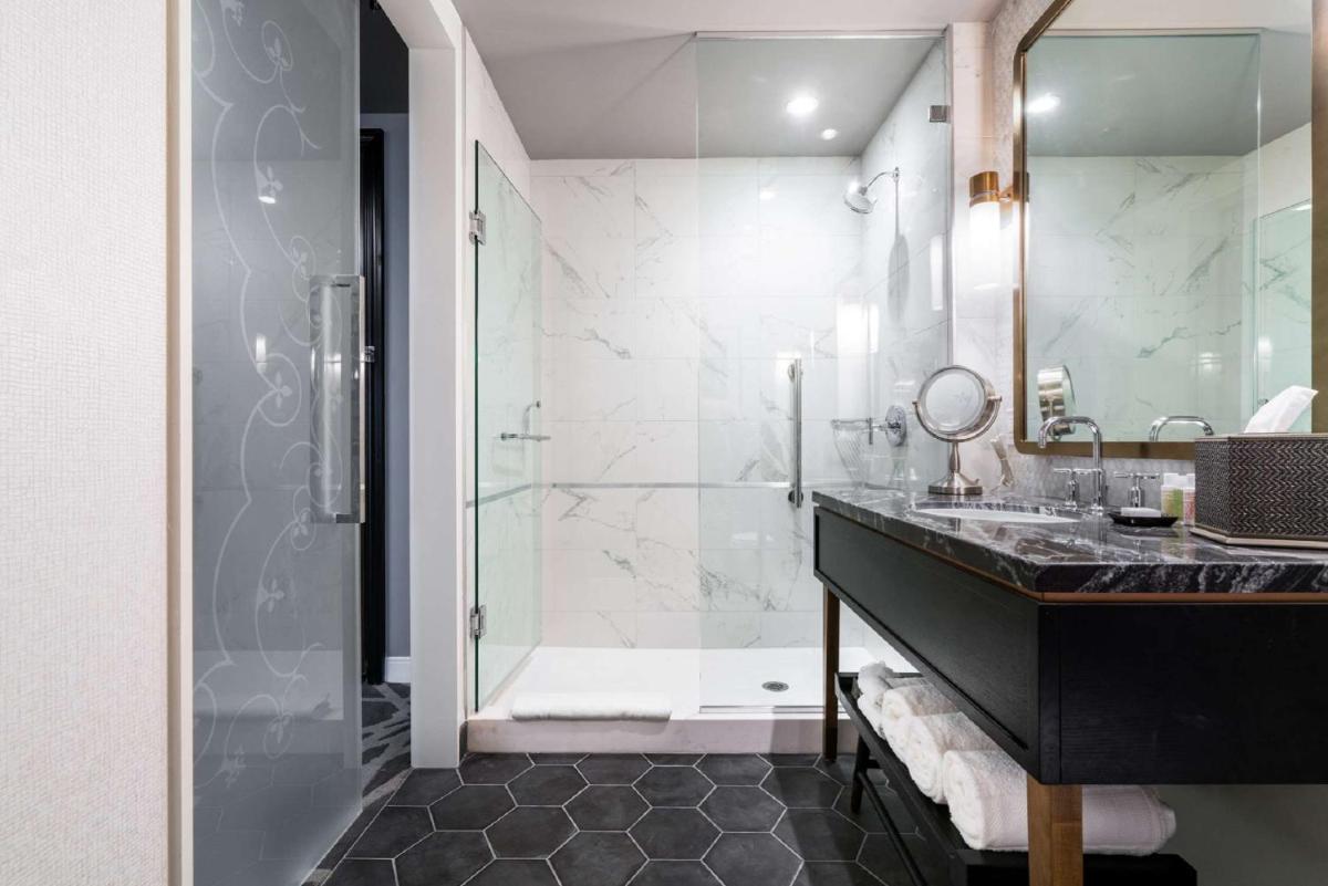 LondonHouse Chicago Curio Collection by Hilton - image 4
