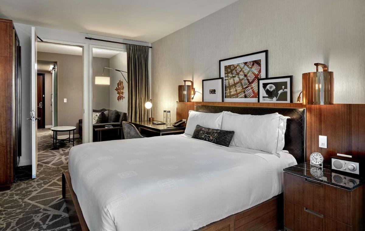LondonHouse Chicago Curio Collection by Hilton - image 6
