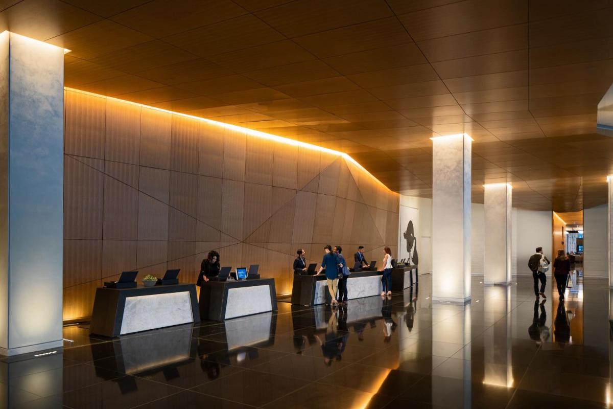 Marriott Marquis Chicago - image 2