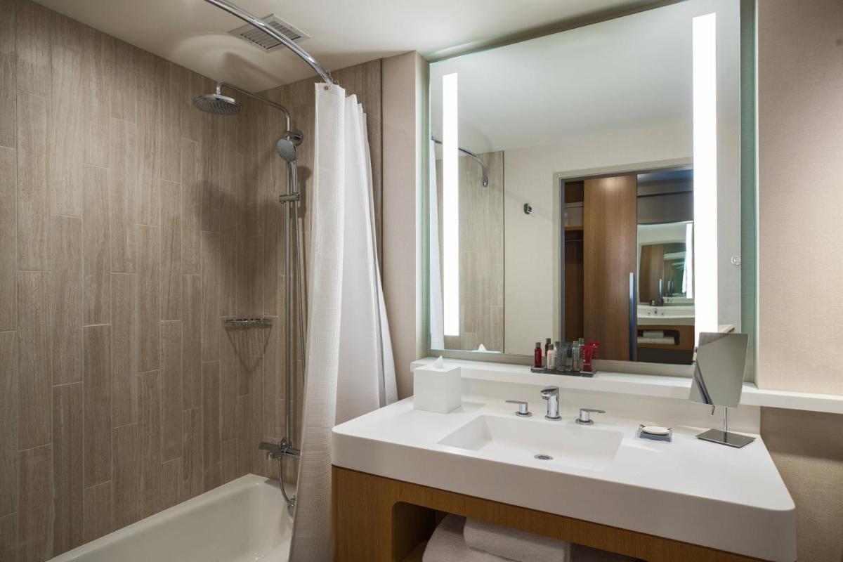 Marriott Marquis Chicago - image 7