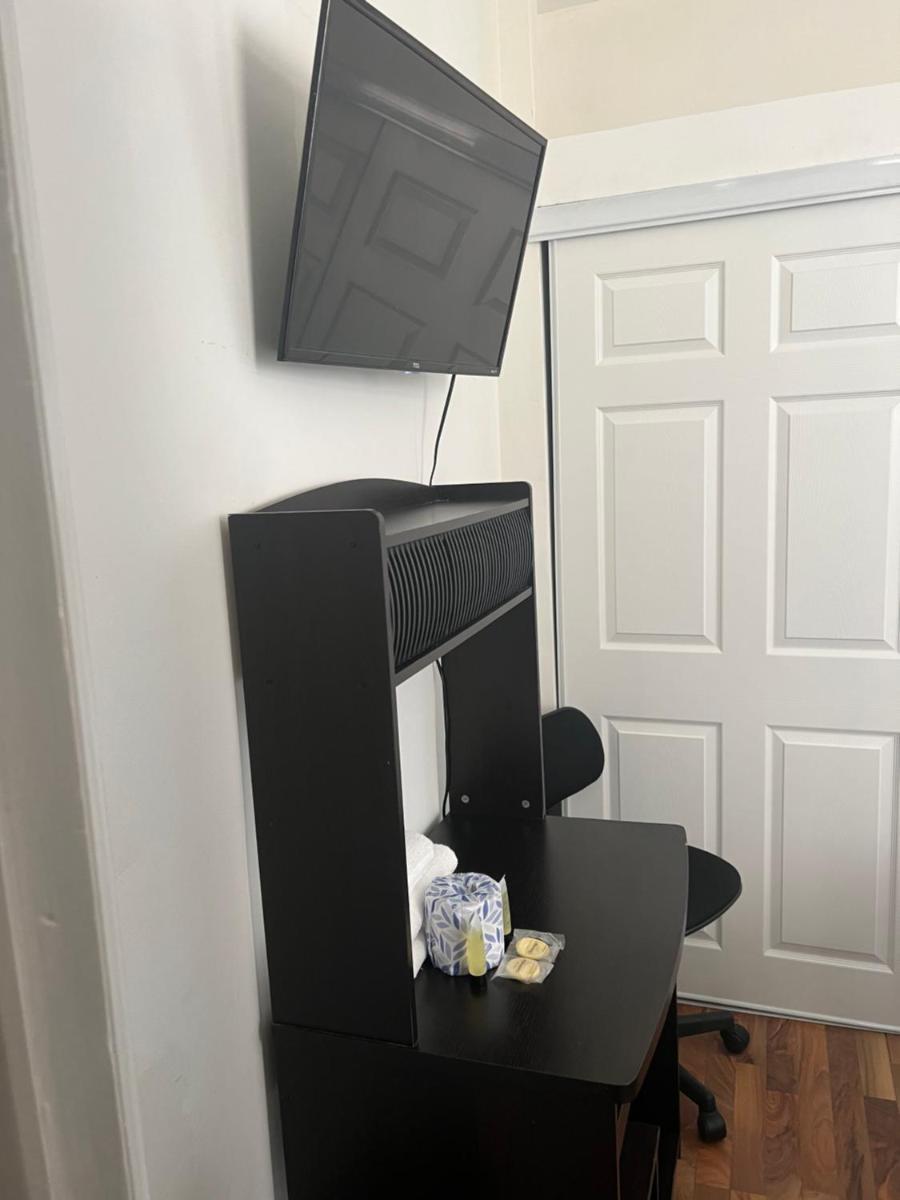 Hollywood Rentals LLC - image 6