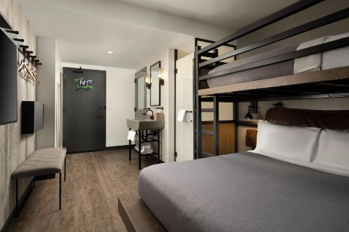 Moxy Chicago Downtown - image 12