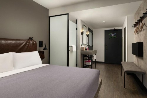 Moxy Chicago Downtown - image 13