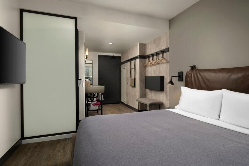 Moxy Chicago Downtown - image 14