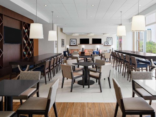 Hampton Inn Chicago McCormick Place - image 11