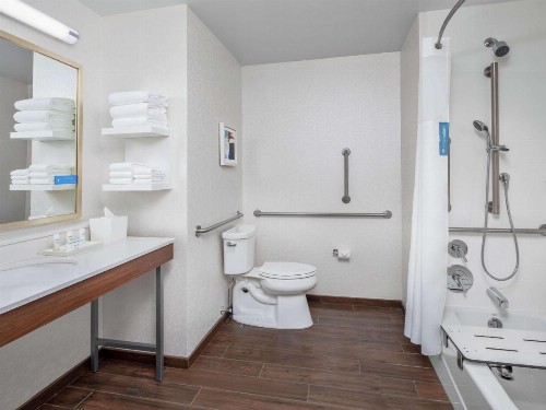 Hampton Inn Chicago McCormick Place - image 3
