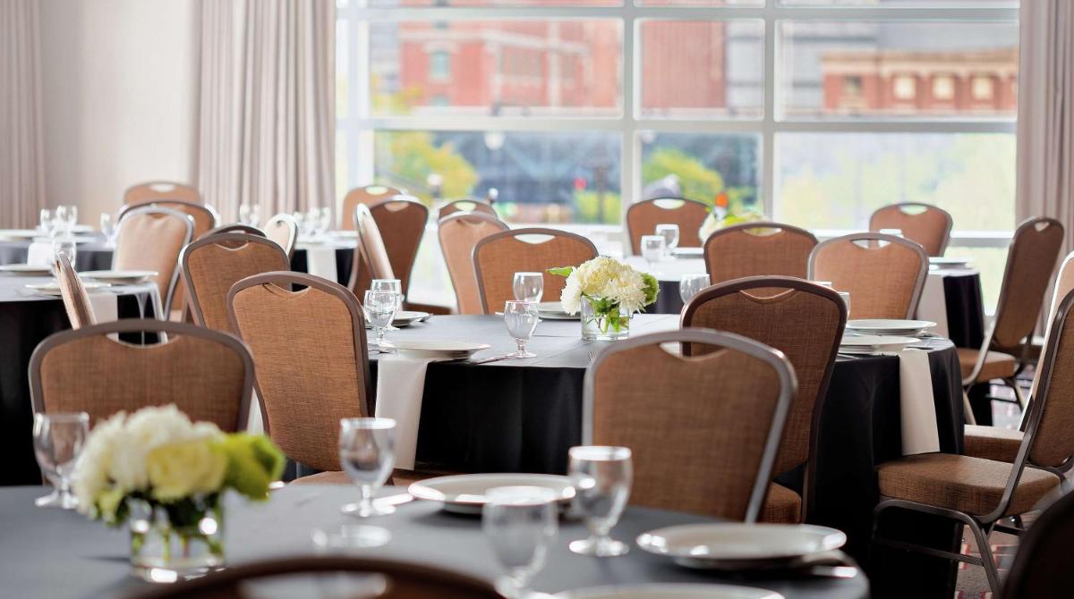 Hampton Inn Chicago McCormick Place - image 4