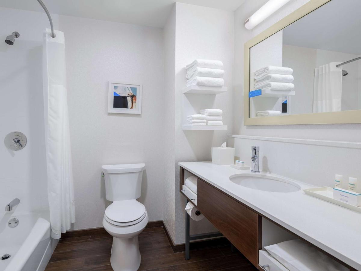 Hampton Inn Chicago McCormick Place - image 5