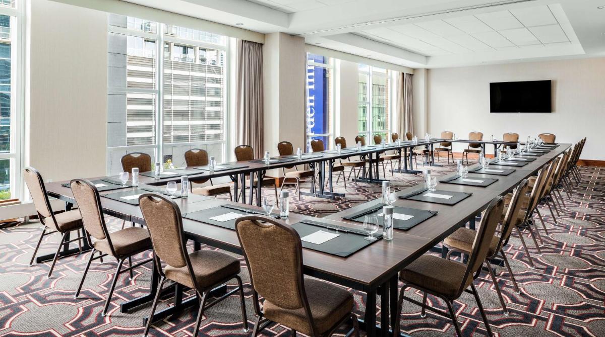 Hilton Garden Inn Chicago McCormick Place - image 6