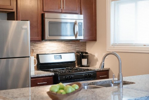 Cozy Stylish 2BR Apt near O'Hare Int'l Airport - image 34