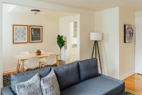 Cozy Stylish 2BR Apt near O'Hare Int'l Airport - image 7