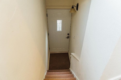 Spacious 2BR Apt Close to Airport & Parking - image 28