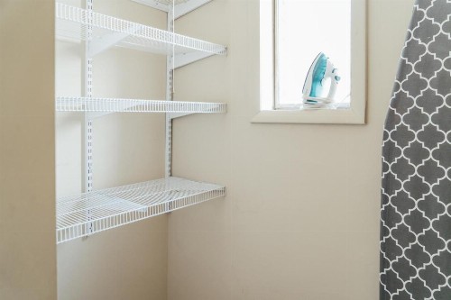 Spacious 2BR Apt Close to Airport & Parking - image 34