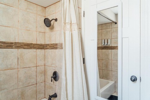 Spacious 2BR Apt Close to Airport & Parking - image 50