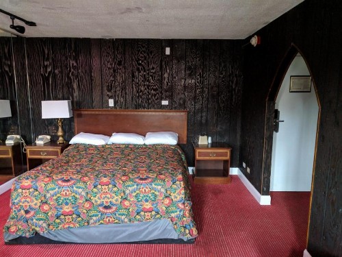 Skylark Motel - image 22