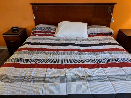 Skylark Motel - image 7