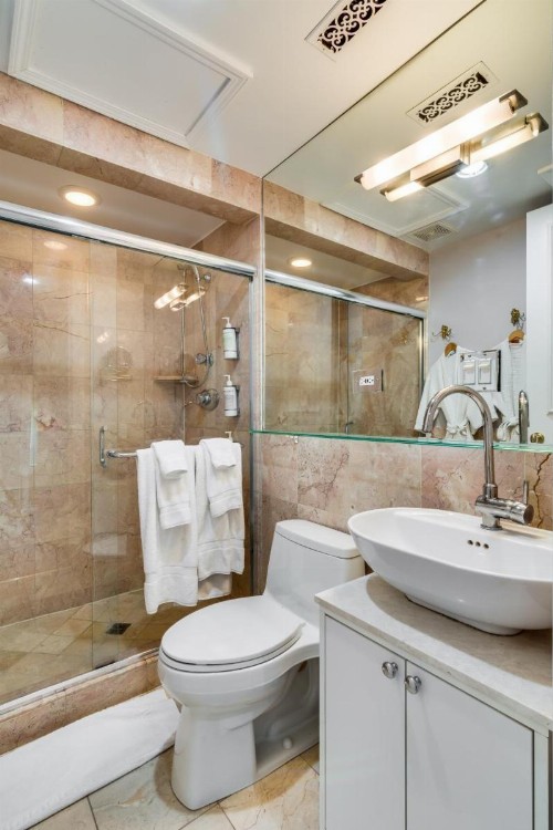 Ruby Room Inn - image 2
