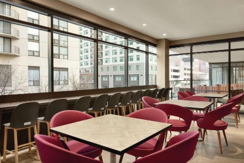 Home2 Suites By Hilton Chicago River North - image 10