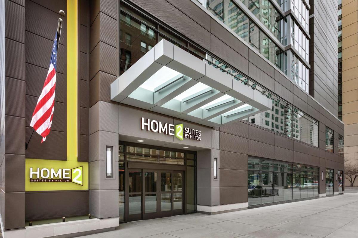 Home2 Suites By Hilton Chicago River North - image 2