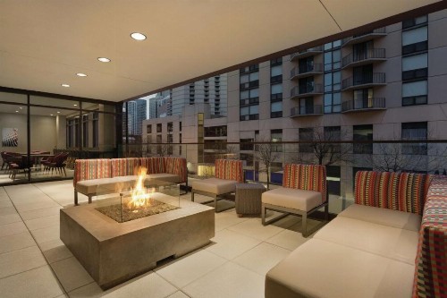 Home2 Suites By Hilton Chicago River North - image 5