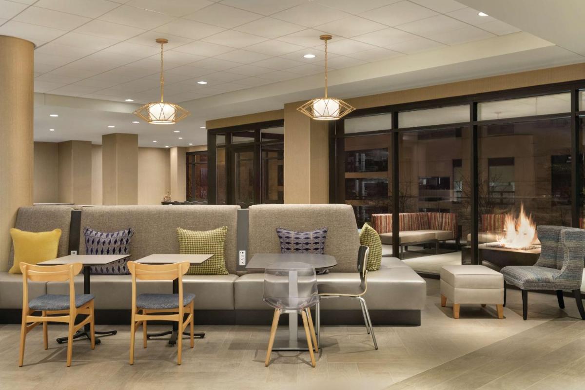 Home2 Suites By Hilton Chicago River North - image 7