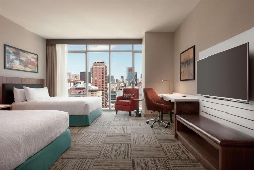 Hilton Garden Inn Chicago Downtown South Loop - image 2