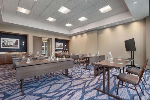 Hilton Garden Inn Chicago Downtown South Loop - image 21