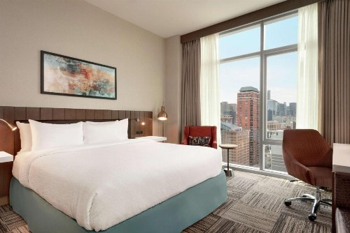 Hilton Garden Inn Chicago Downtown South Loop - image 4