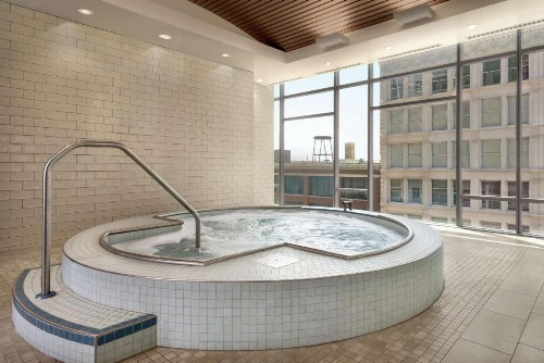Hilton Garden Inn Chicago Downtown South Loop - image 6