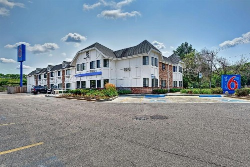 Motel 6-Glenview IL - Chicago North - image 3