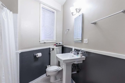 Historic HP 2BR with Fast Transit to UChicago & DT by Zencity - image 8