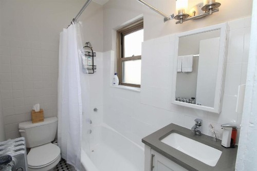 Updated Pilsen 3BR with W&D by Zencity - image 4