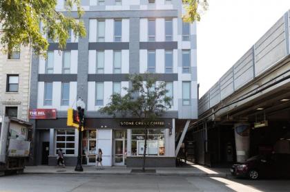 Chic Wrigleyville Studio with Balcony by Zencity - image 11