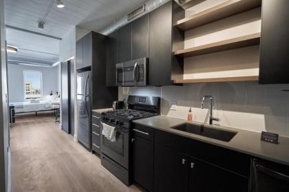 Chic Wrigleyville Studio with Balcony by Zencity - image 14