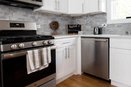 Updated West Town 2BR with W&D by Zencity - image 16