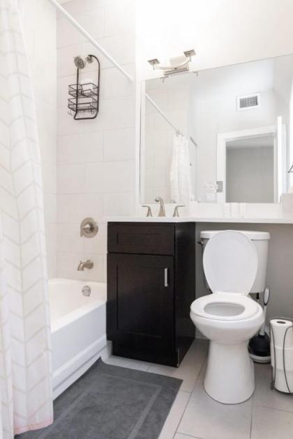 Updated Lake View 1BR with W&D by Zencity - image 16