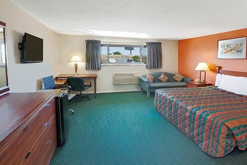 Days Inn by Wyndham Elk Grove Village O'Hare Airport West