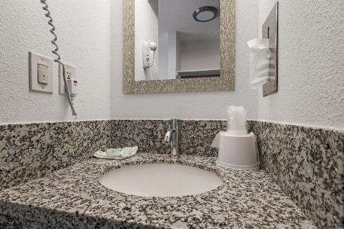 Heritage Inn Express Chico - image 14