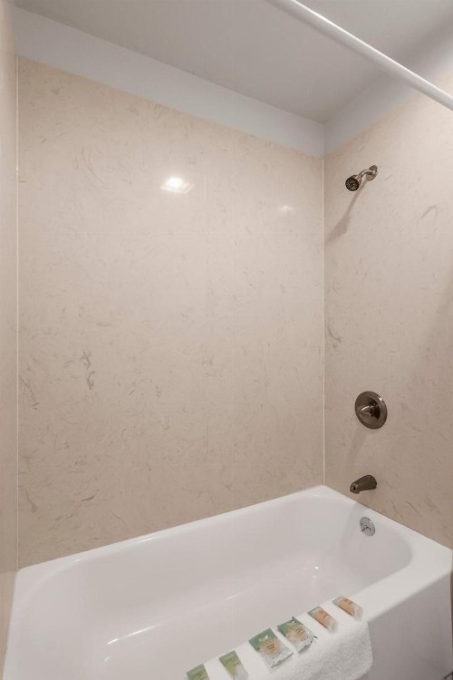 Heritage Inn Express Chico - image 16