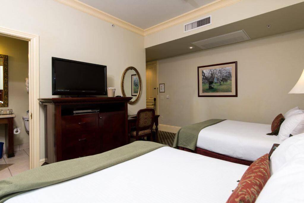 Diamond Hotel - image 2