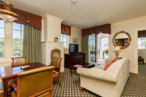 Diamond Hotel - image 20