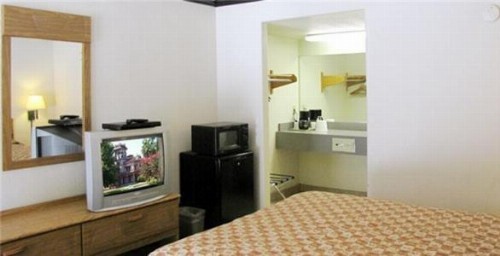 Town House Motel - image 2