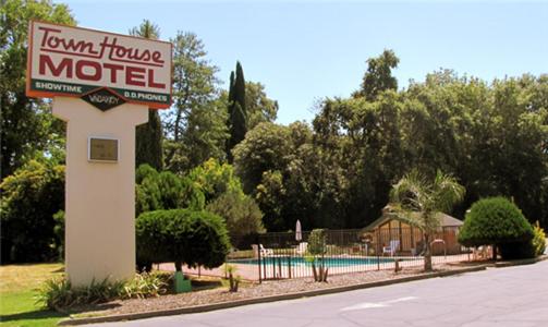 Town House Motel - image 6