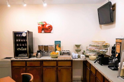 Quality Inn near Manatee Springs State Park - image 11