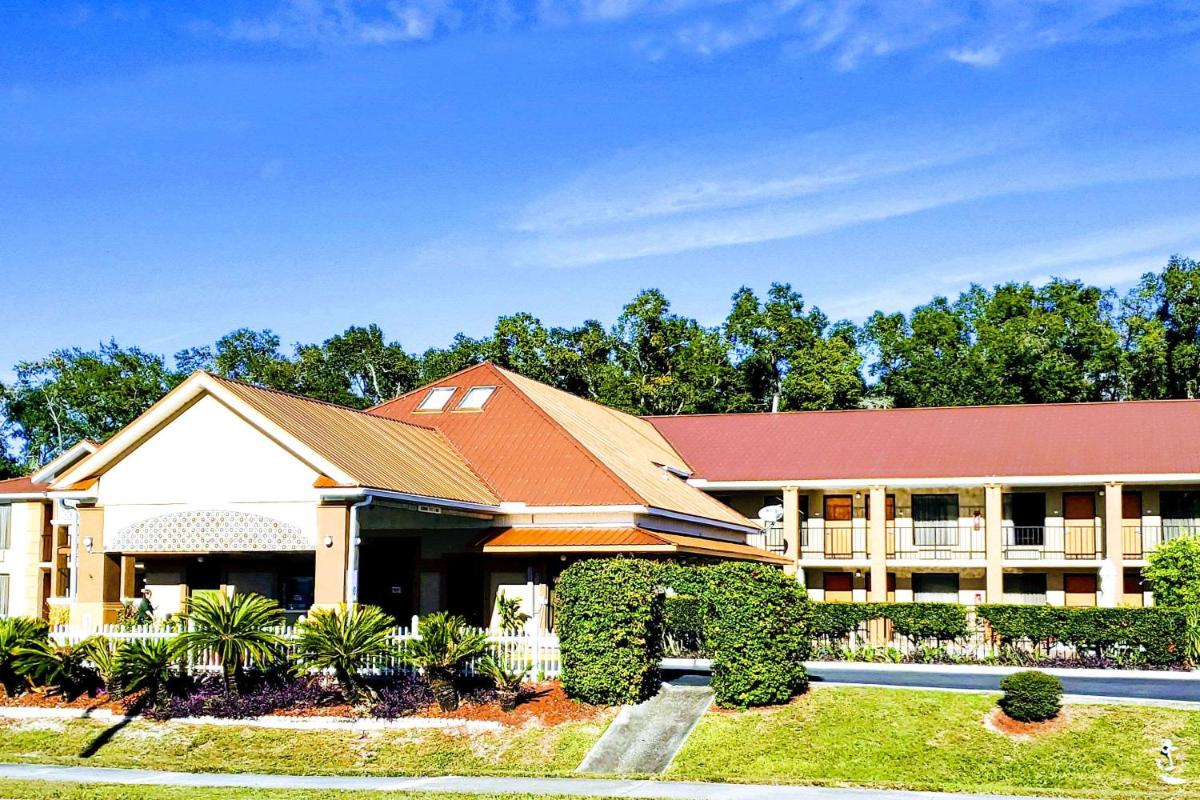 Quality Inn near Manatee Springs State Park - image 7
