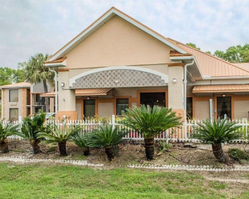Quality Inn near Manatee Springs State Park - image 9