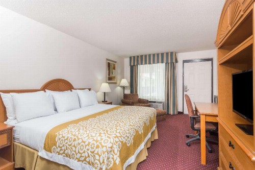 Days Inn by Wyndham Chiefland - image 19