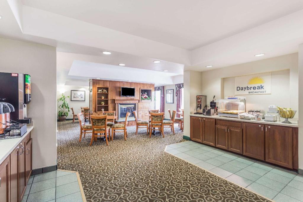 Days Inn by Wyndham Chiefland - image 3